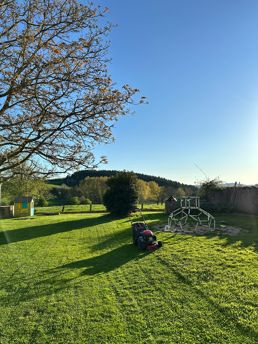 tonte pelouse saint symphorien de lay fourneaux chirassimont